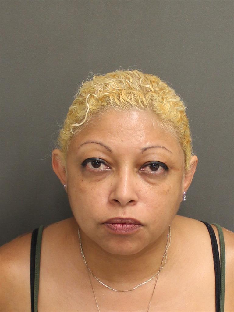  ELIZABETH GIL Photo Image