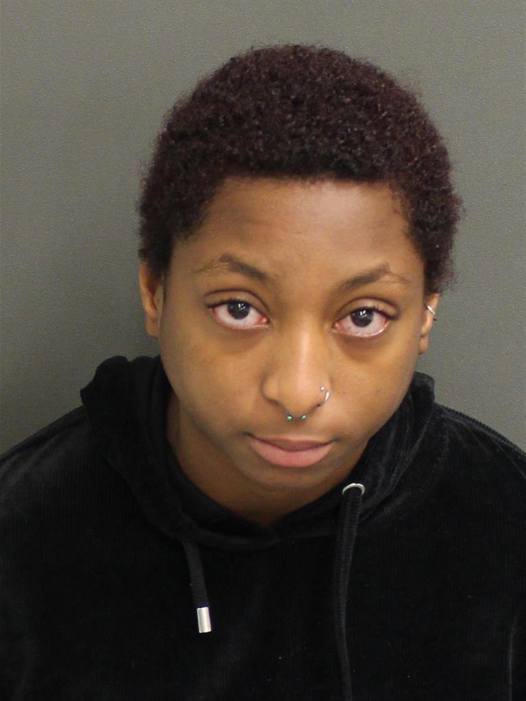  ISABELLE ALERTE Photo Image