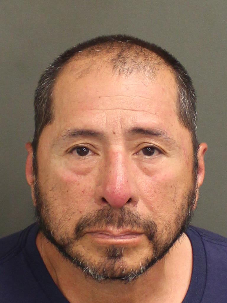  ROBERTO MENDIOLA Photo Image