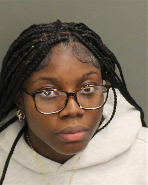  ALEESHA CARMENE IZEAN Photo Image